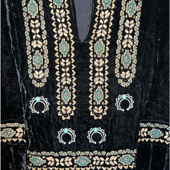 Double D Ranch Many Najas Black Crushed Velvet Top Tunic NWOT - Picture 2 of 5